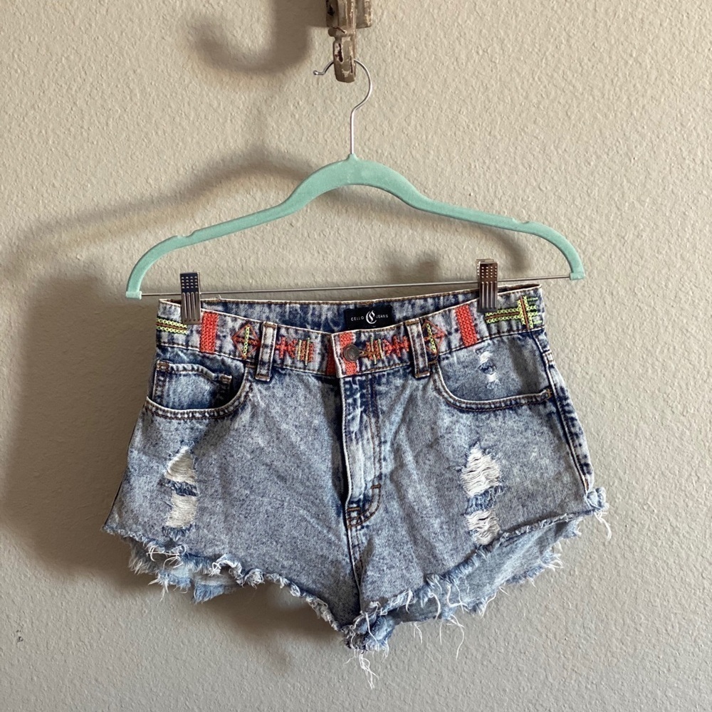 Cello Jeans Embroidered Distressed Cut Offs - Picture 2 of 6